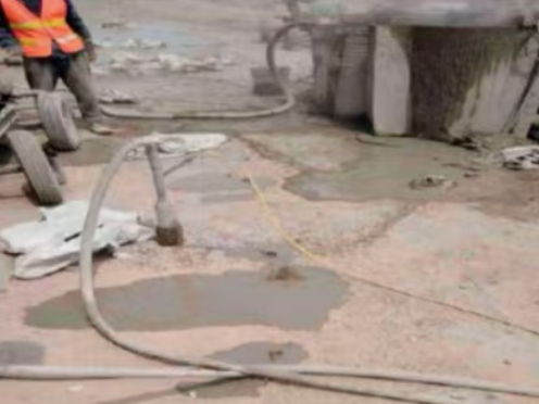 玉州水泥混凝土路面板底注浆技术 路面脱空注浆整治方案