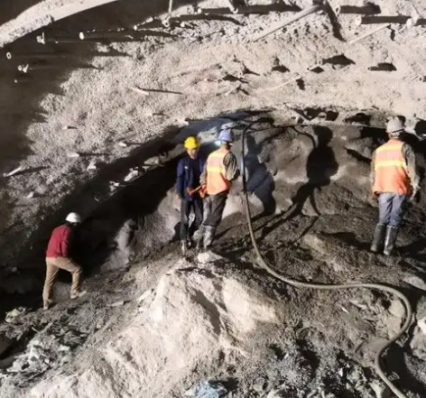 玉州拱顶带模注浆料的施工流程及注意事项